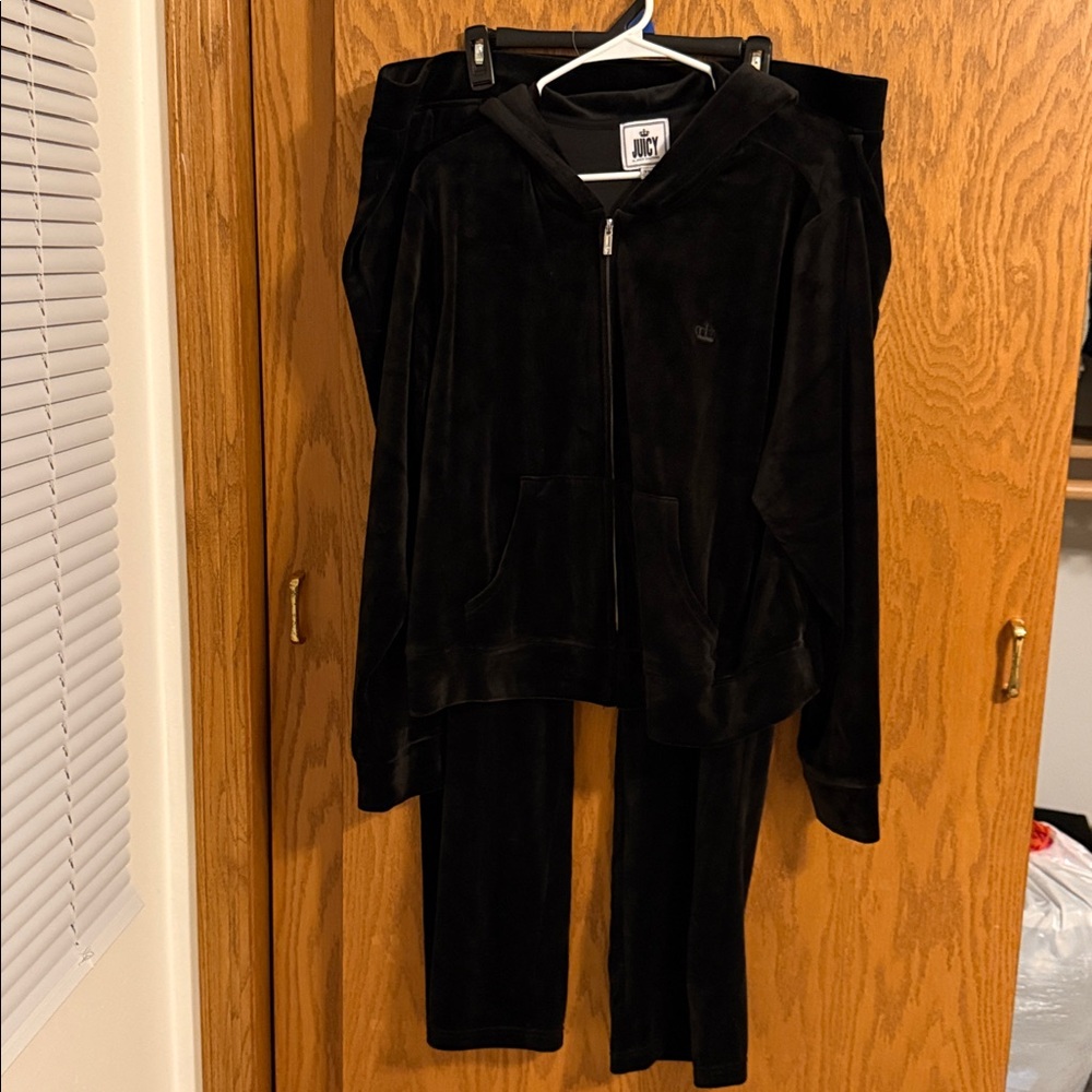 Juicy Couture Elegant Black velour tracksuit